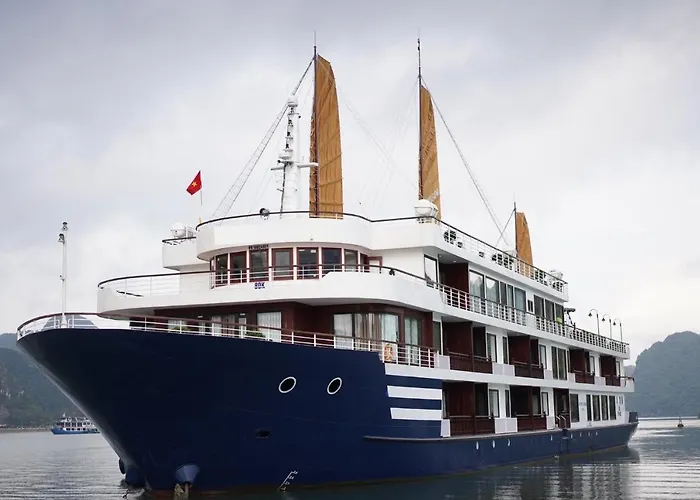 Erina Cruise By Hag